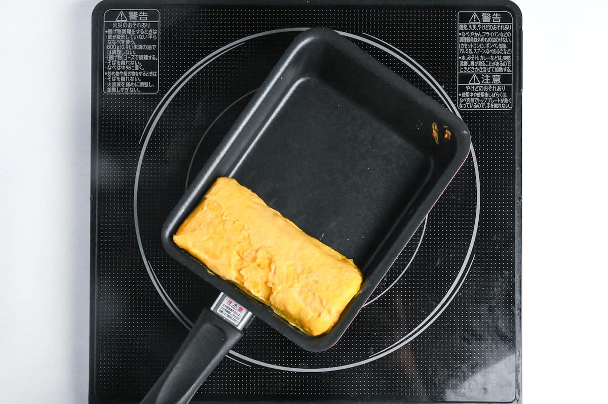 How to make Tamagoyaki (Tamago)- Japanese omelette using square pan and  round pan.RECIPE 