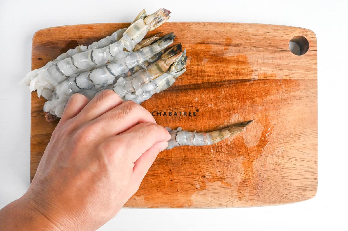 cutting tails of shrimp to make shrimp tempura (ebiten)