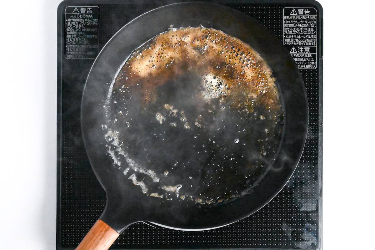 making chaliapin steak don sauce in a frying pan