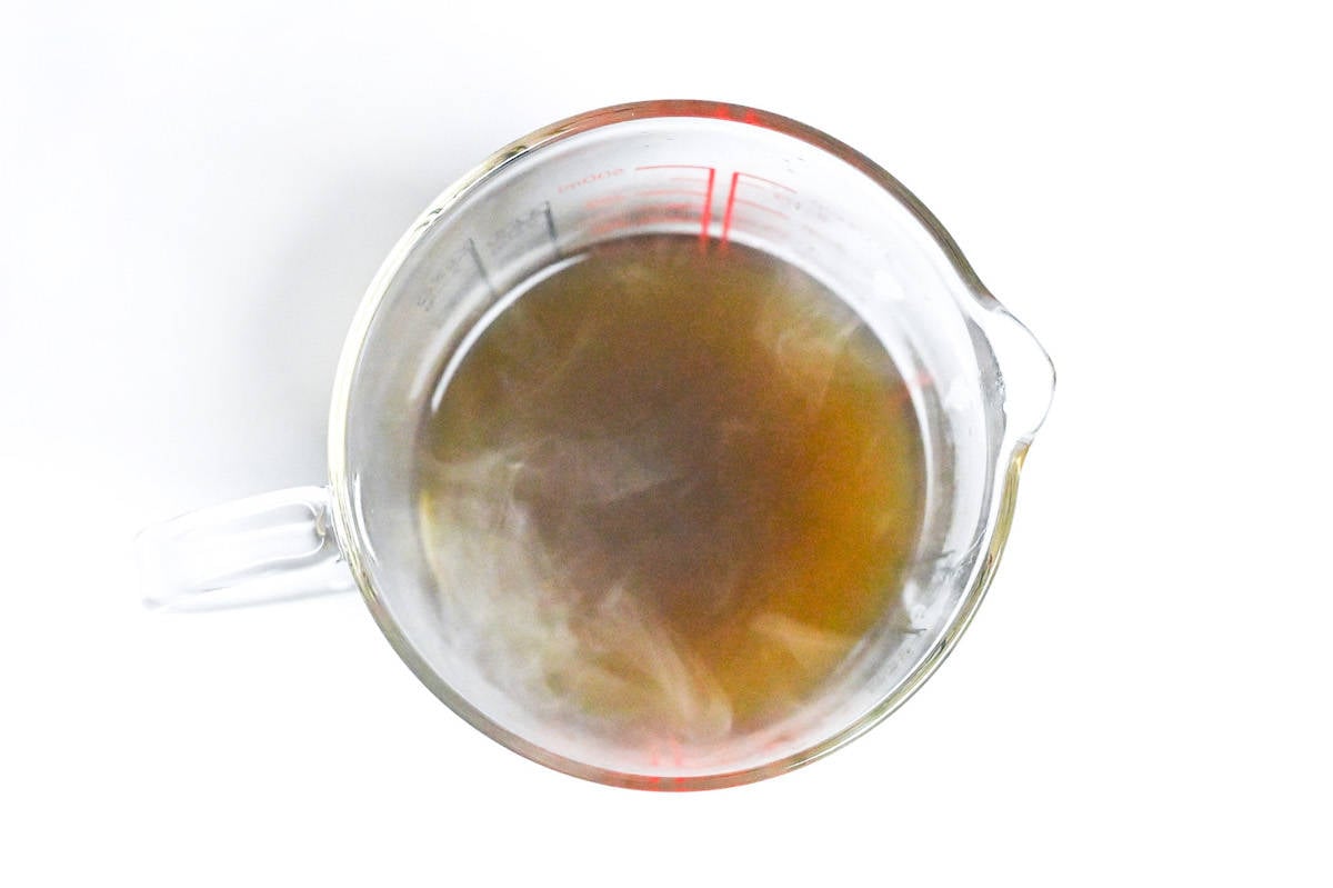 strongly brewed green tea in dashi
