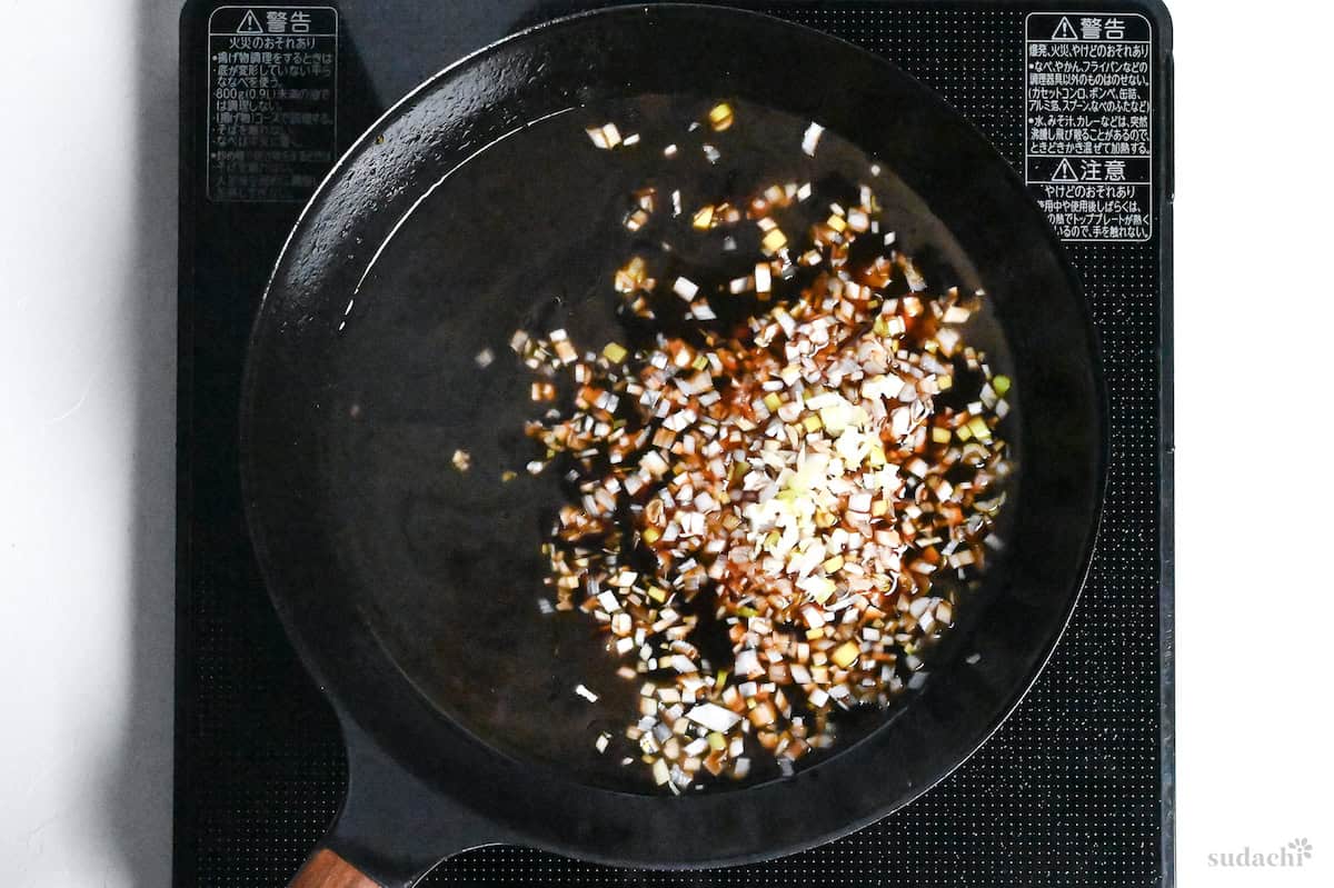 Cooking Japanese "wafu" roast beef sauce in a frying pan