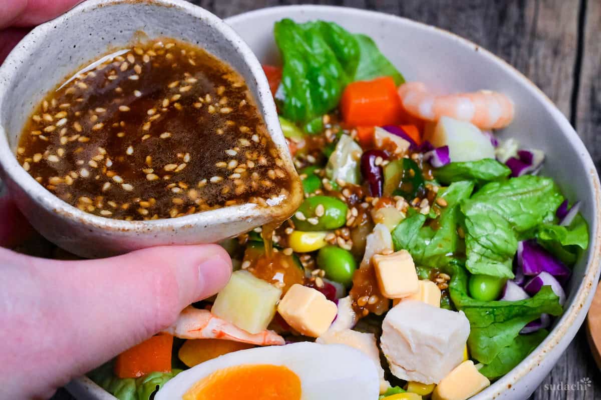 Pouring yakiniku restaurant style salad dressing over salad
