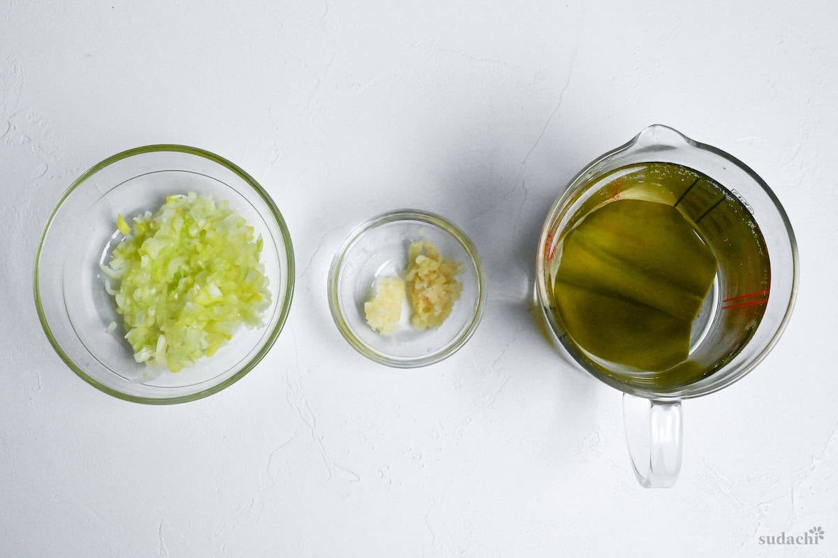 finely diced Japanese leek, minced garlic and ginger, and kombu dashi in separate glass containers