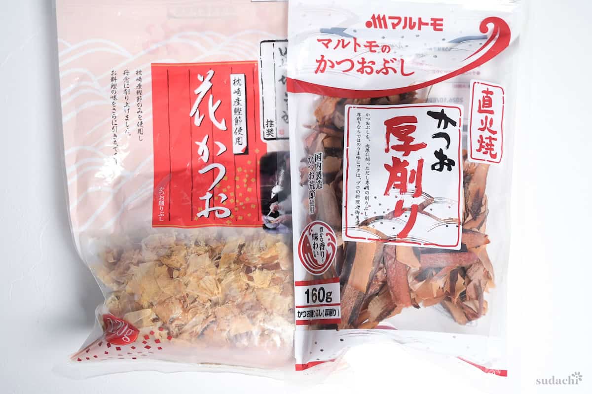 Hana katsuo (thin) and atsugiri katsuo (thick cut) in packaging on a white background