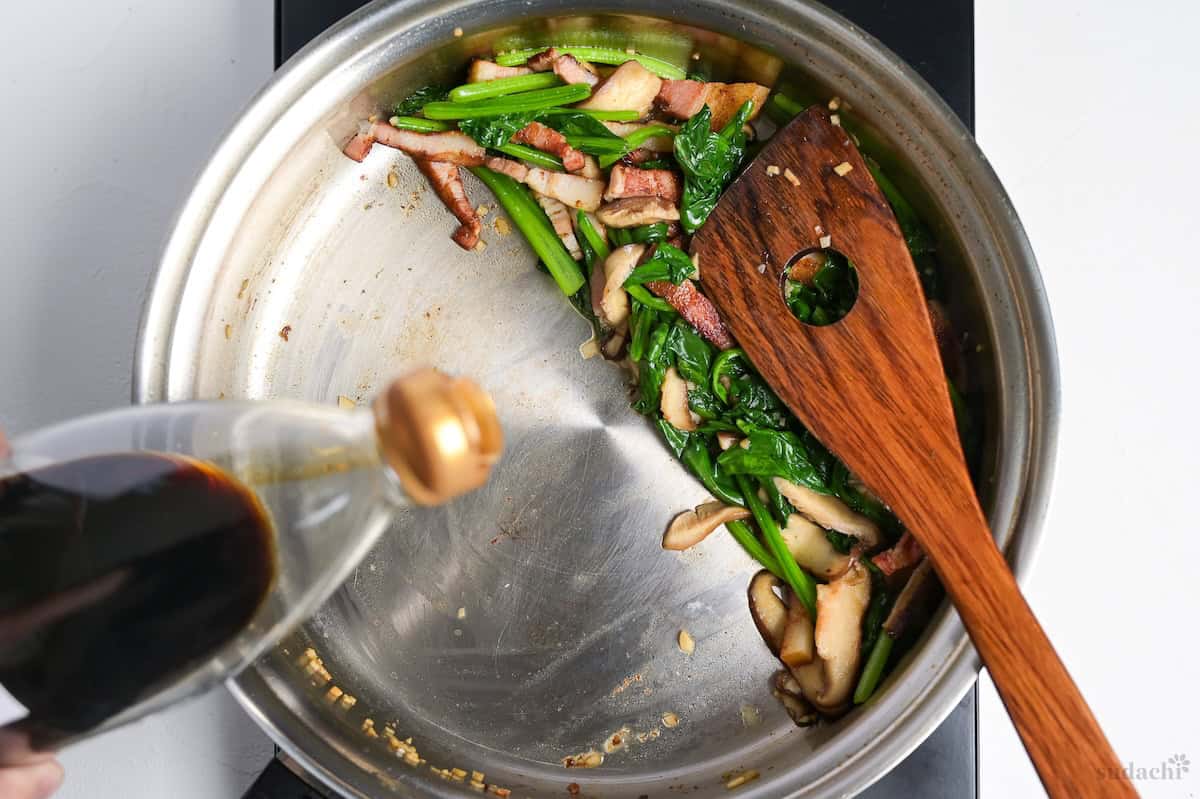 Pouring soy sauce into pan to make wafu pasta