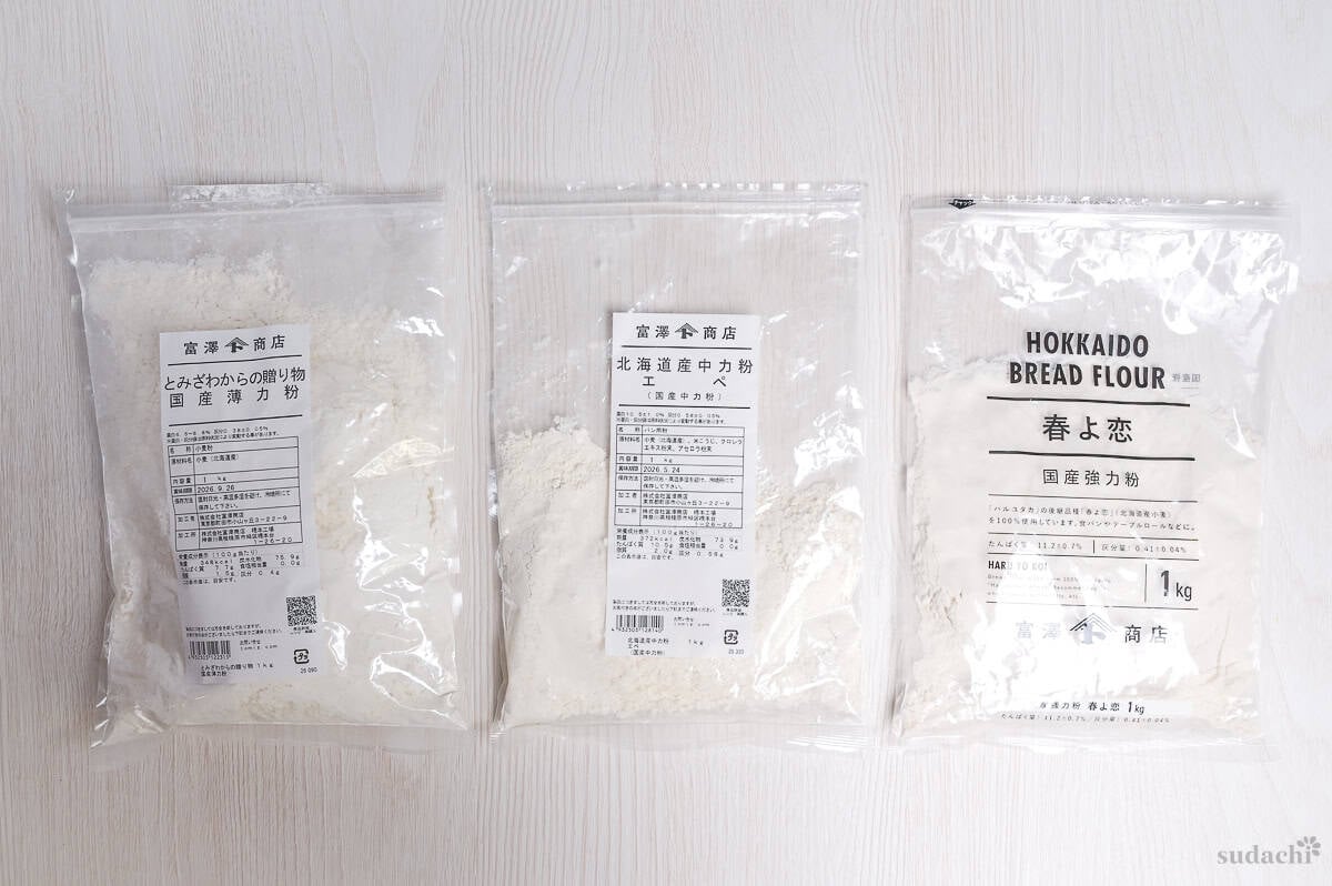 Three 1kg bags of flour from Japan. From left to right: Tomizawa low protein flour, Hokkaido medium protein flour (epe) and Haru yo Koi bread flour from Hokkaido.