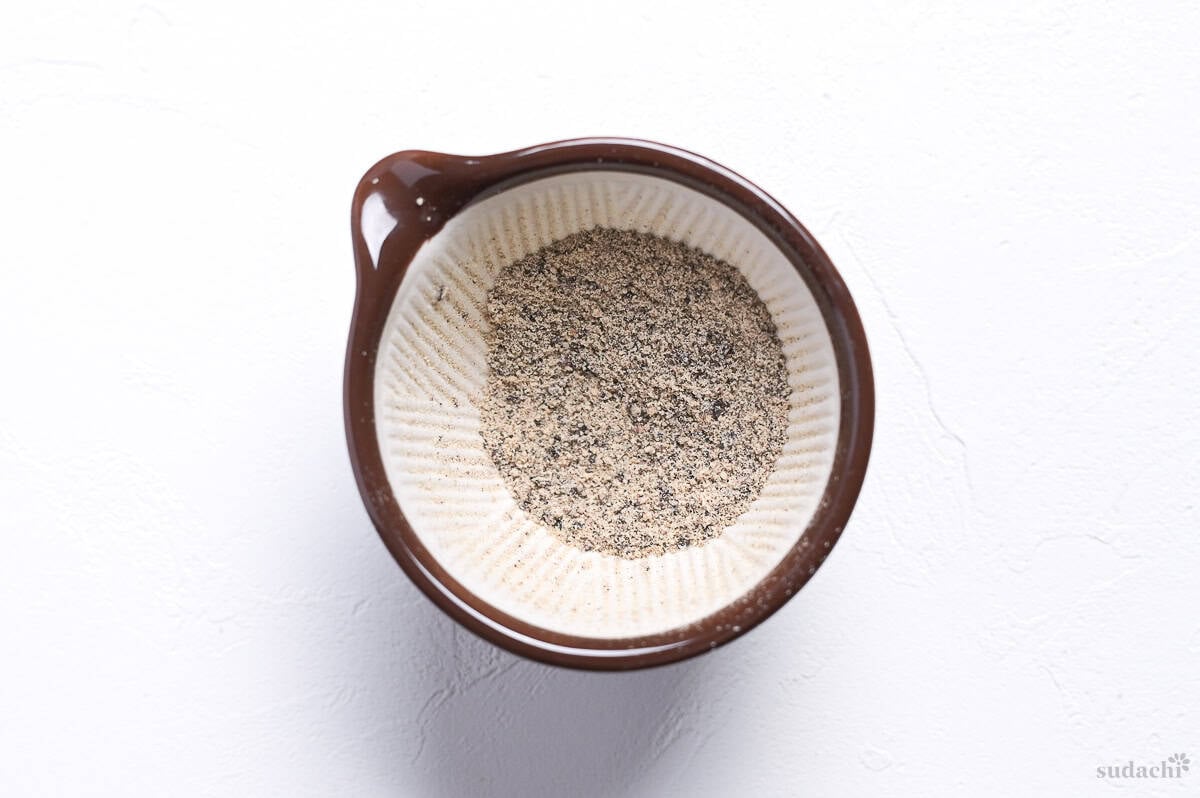Ground pepper mix in a Japanese style mini mortar with brown rim