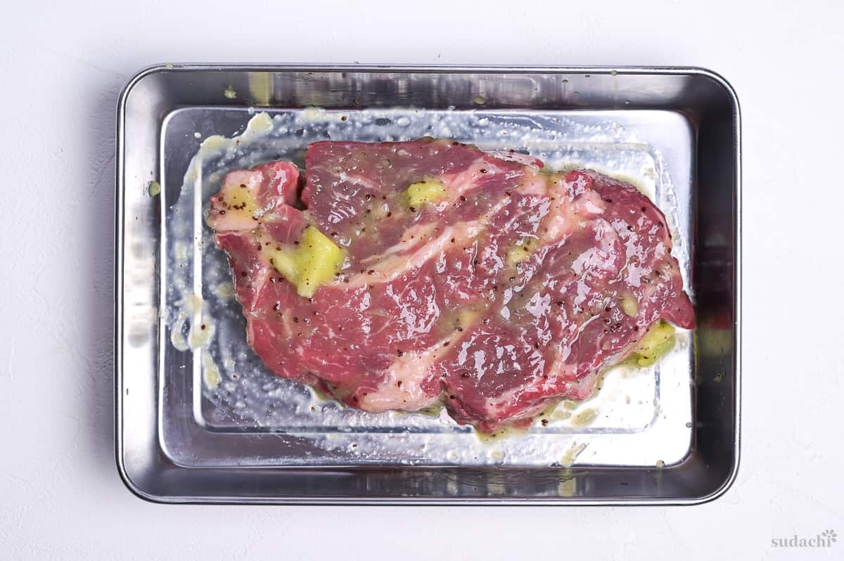 beef steak coated with puréed kiwi and wrapped in plastic
