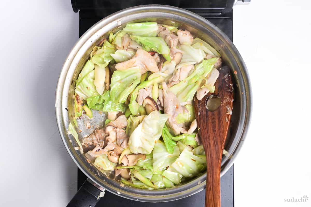 fried pork and vegetables to make negishio spaghetti