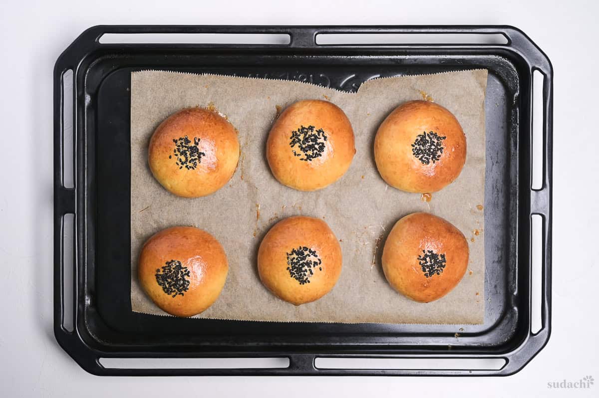 six baked anpan on a baking tray straight out of the oven