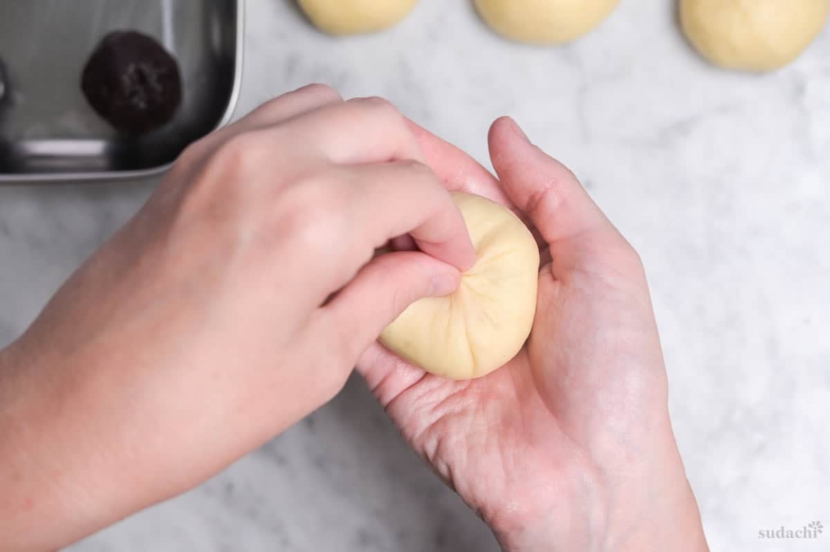 pinching seam closed to make anpan