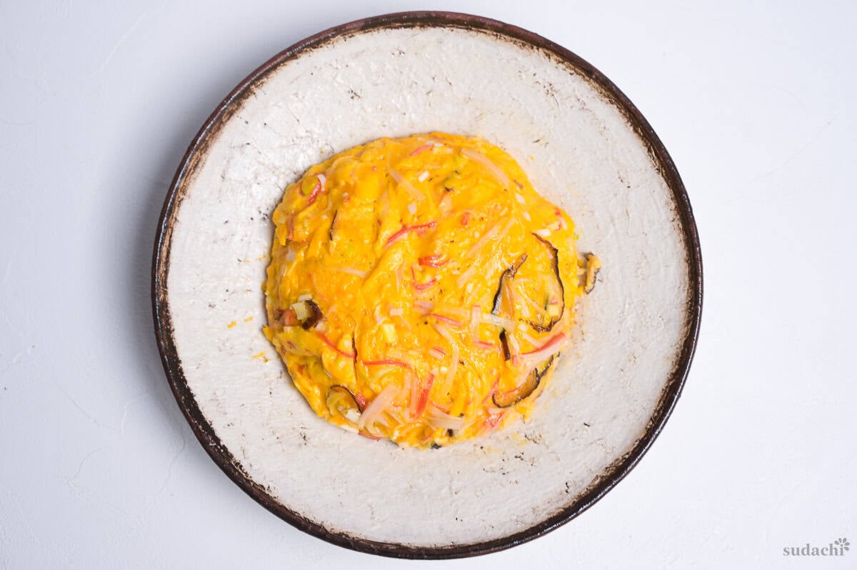 crab omelette over domed rice to make tenshinhan
