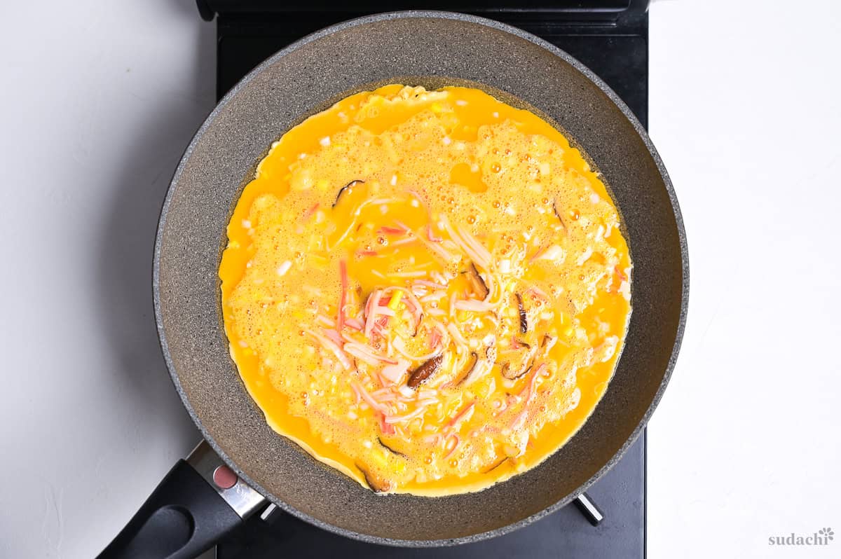 frying crab omelette for tenshinhan